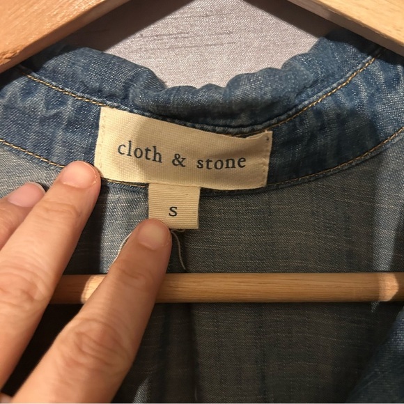 Anthropologie Cloth & Stone Women's Split Back Chambray Top Size‎ S Button Up - Picture 3 of 10